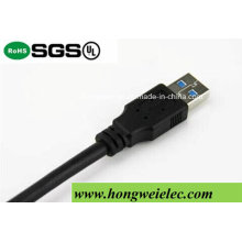 Ein Mann zu einem männlichen Verlängerung USB 3.0 Kabel
